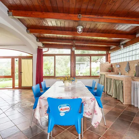 Szálloda Teresa SantʼAnna Arresi